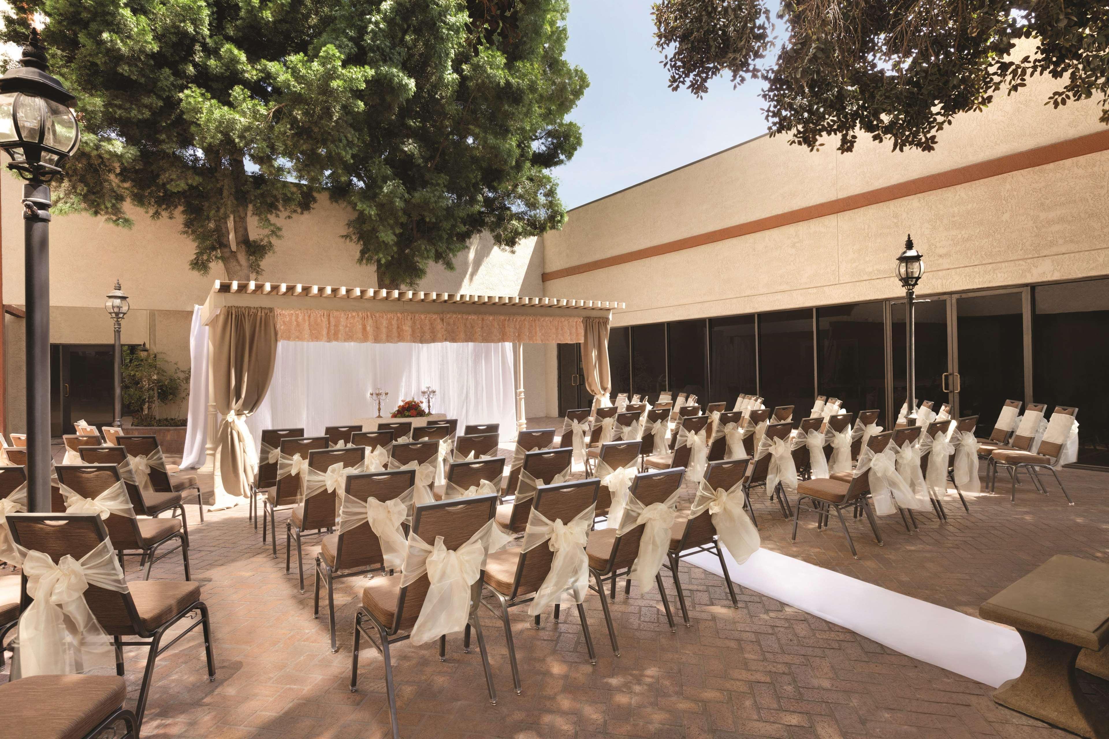 Doubletree By Hilton San Bernardino Hotel Ngoại thất bức ảnh